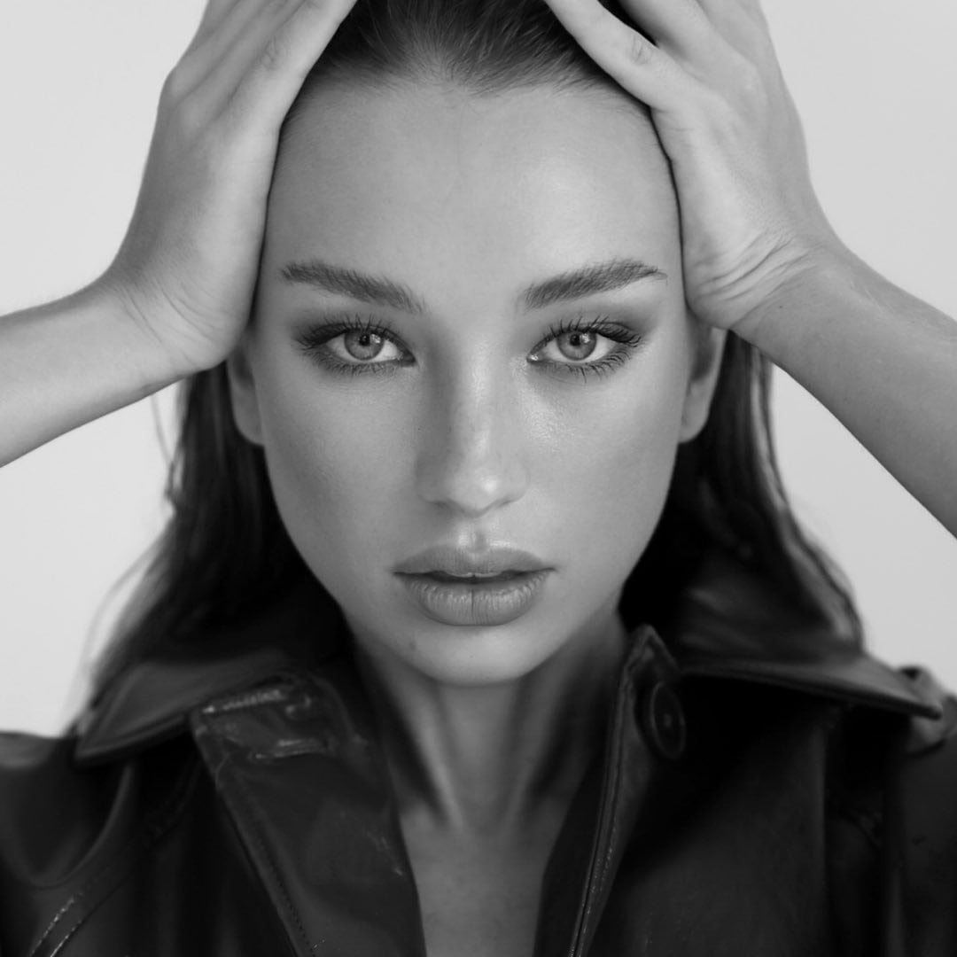 Karina Praitova, novia de Mario Bautista.