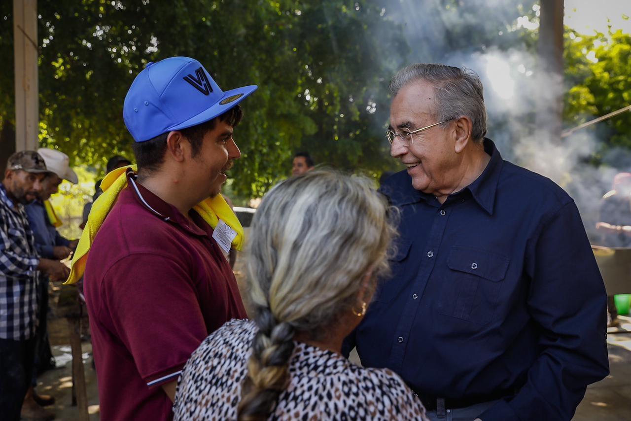 Rubén Rocha en brigada especial de apoyo social y humanitario del municipio de Sinaloa