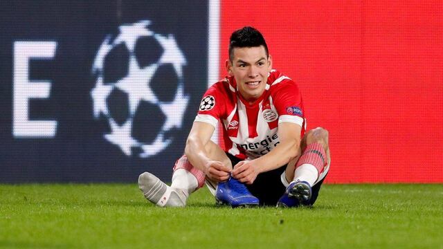 ‘Chucky’ Lozano tras recibir una falta.