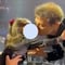 El polémico beso de Luis Miguel a una niña en concierto ¿tendrá consecuencias legales?