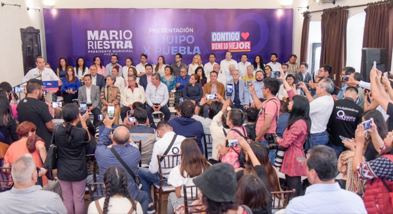 Mario Riestra presenta a su equipo