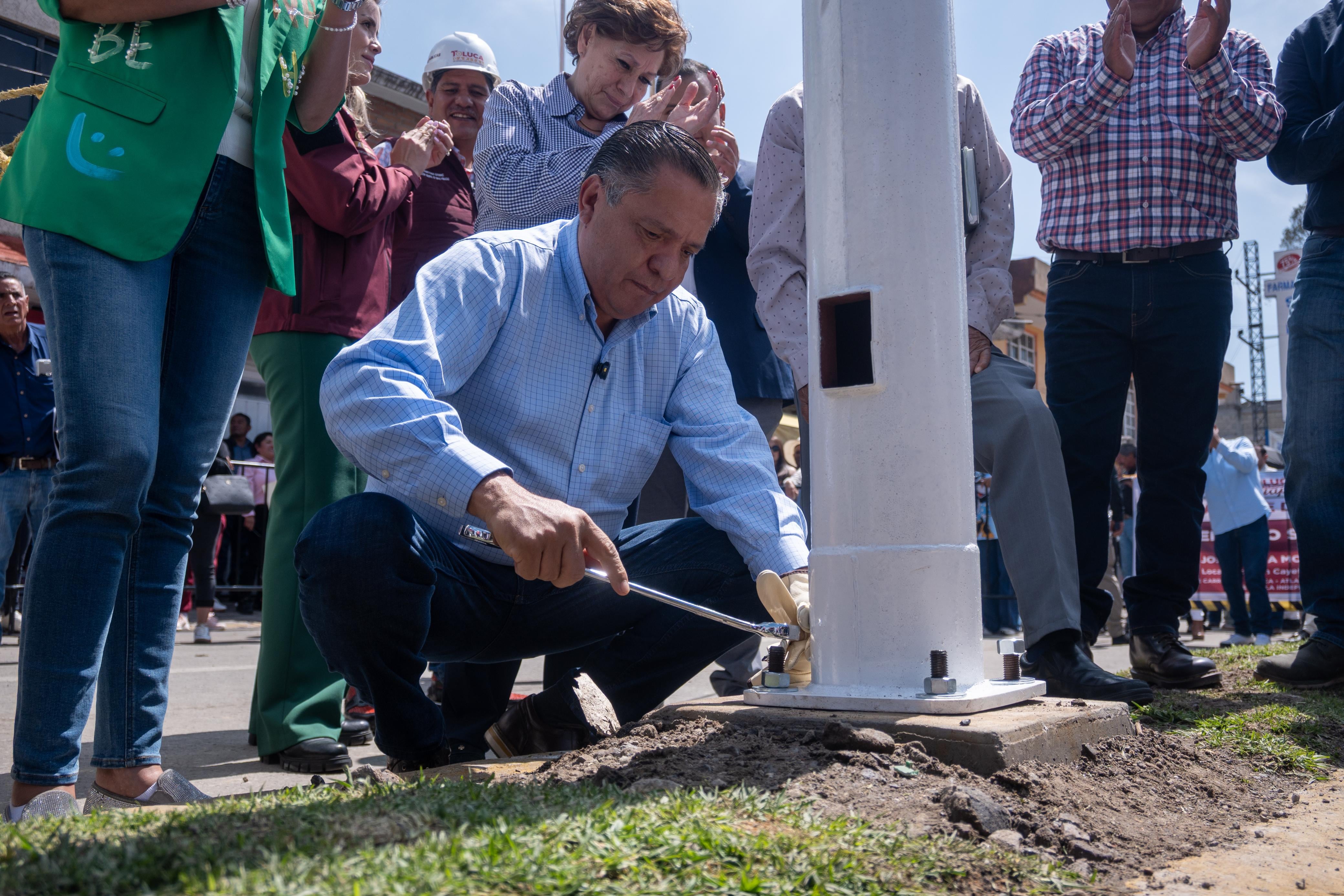 Ricardo Moreno inició la construcción de un Sendero Seguro en San Cayetano Morelos para mejorar movilidad y seguridad.