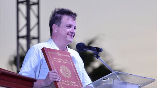 El gobernador Carlos Joaquín González celebró la entrega al Congreso del Estado de la Constitución Política de Quintana Roo traducida a la lengua maya.