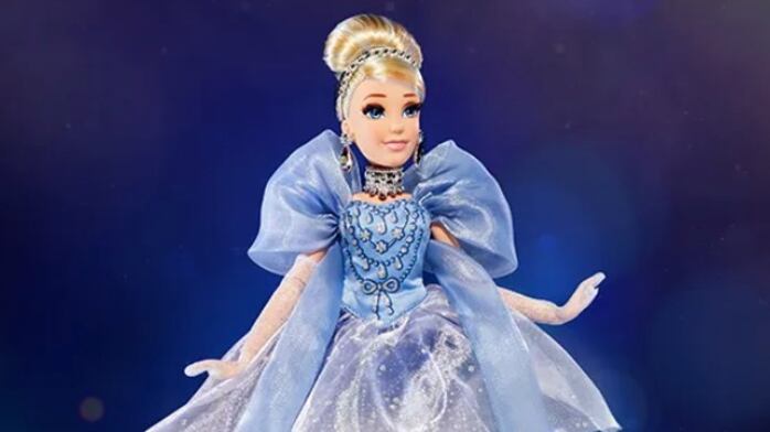 Cenicienta celebra su cumpleaños 70 con muñeca de colección