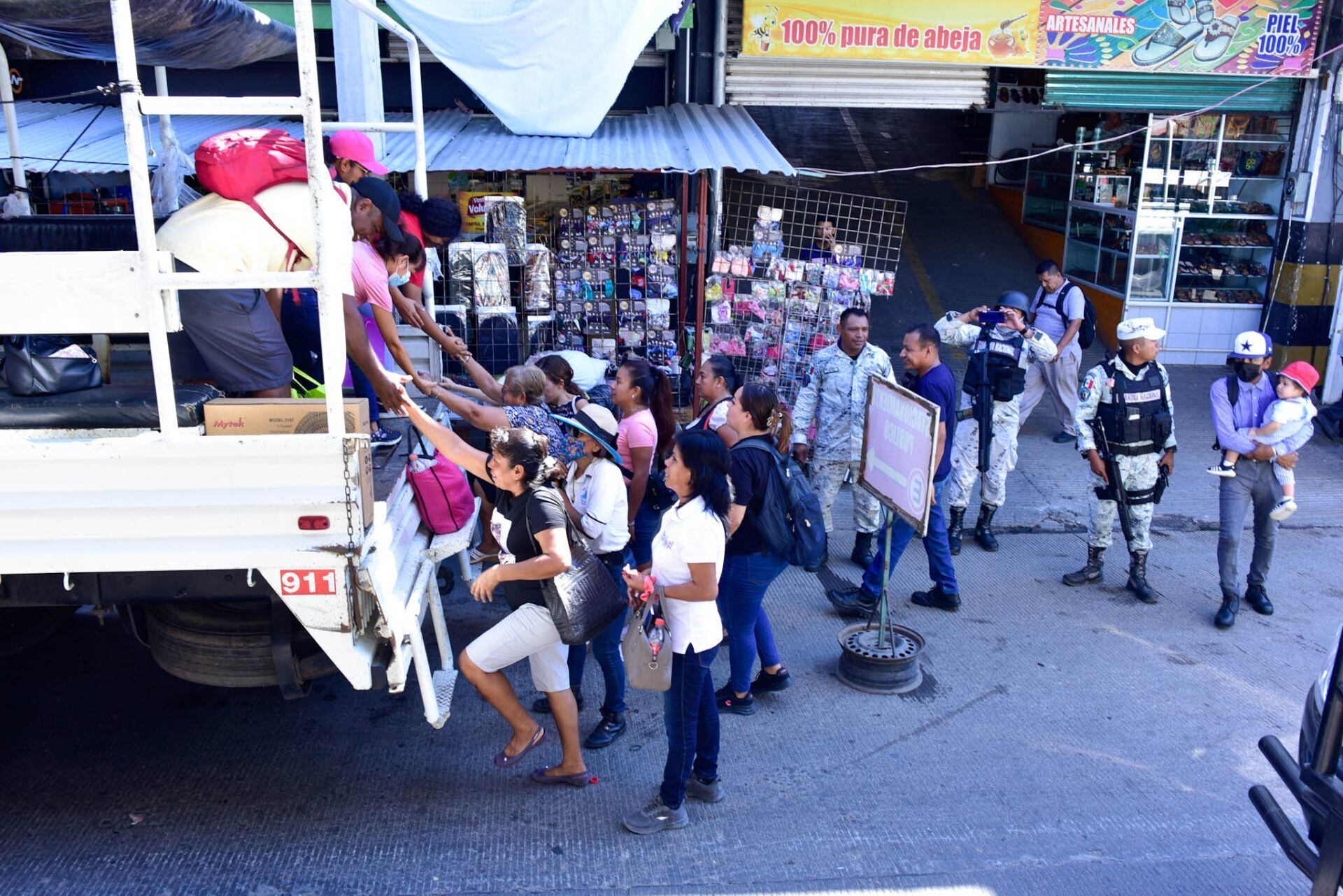 Guardia Nacional apoya con transporte en Acapulco