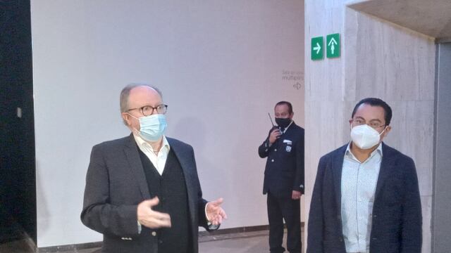 Juan Luis Ordaz (derecha), director del Centro de Educación Financiera de Banamex