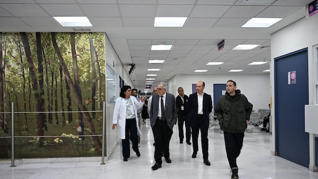 Secretario de Salud visita Hospital General tras brote de Salmonella