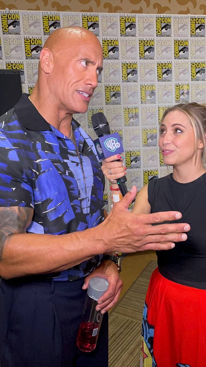The Rock y la reportera mexicana Gaby Cam.