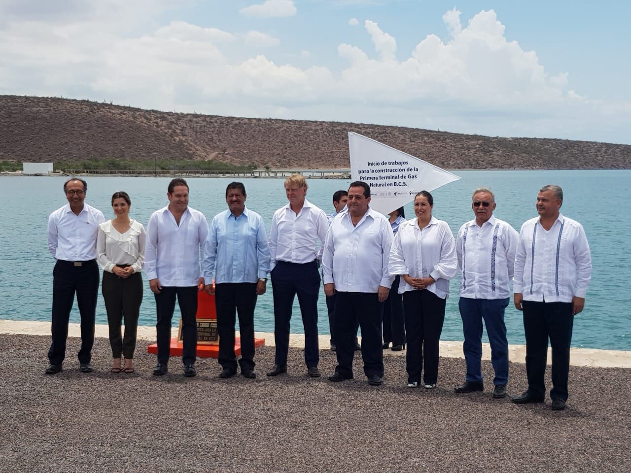 Inicio de la construcción del proyecto anunciado en agosto del 2018 en API BCS con la presencia de gente de New Fortress Energy.