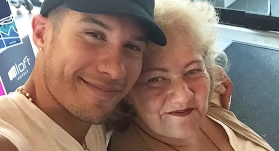 Chyno Miranda junto a su mamá