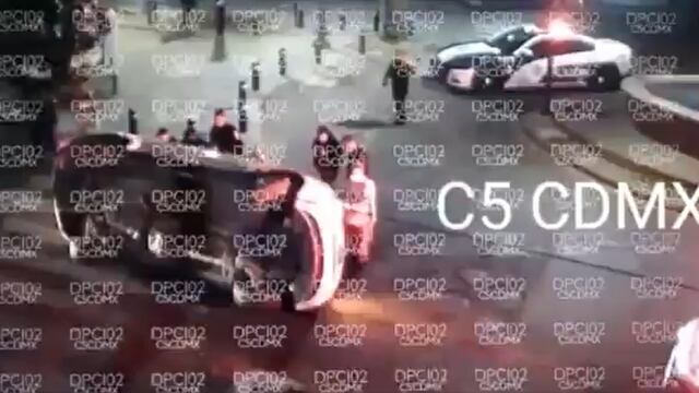 Automóvil vuelca en Alcaldía Cuauhtémoc