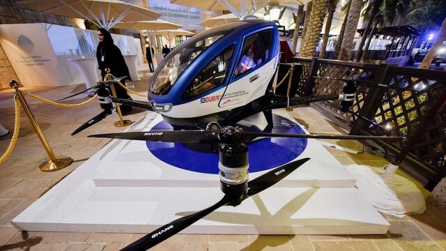 EHang 184 exhibido durante la Cumbre Mundial de Gobiernos.