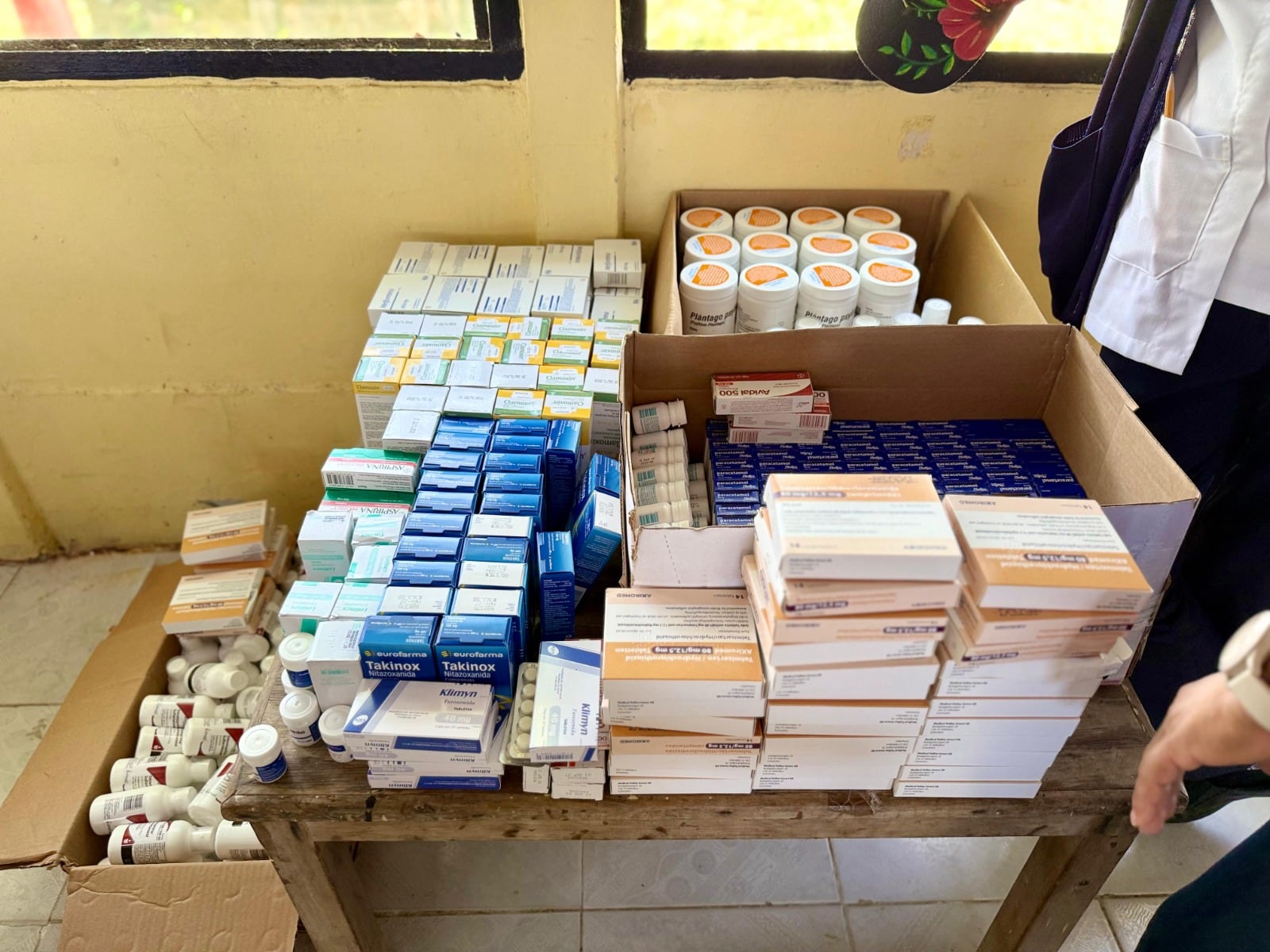 Brigadas de salud de Tabasco atienden a comunidades de Jonuta por el río Usumacinta.