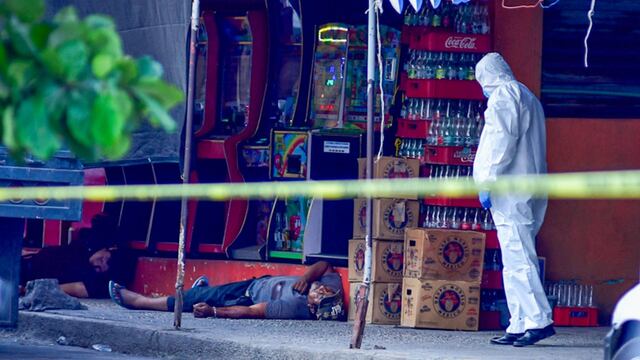 Cuatro personas resultaron muertas y una más herida durante un ataque armado en un negocio del mercado de artesanías El Pueblito en Acapulco