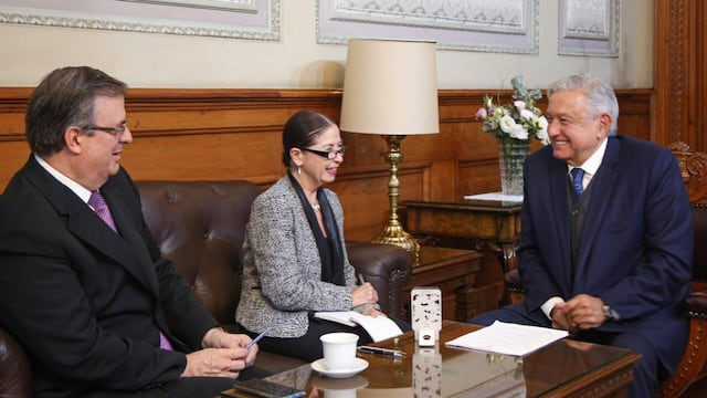 López Obrador y Marcelo Ebrard en conferencia telefónica