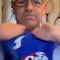 Comentarista de ESPN rompe sus playeras del Cruz Azul tras despido del Tuca Ferretti