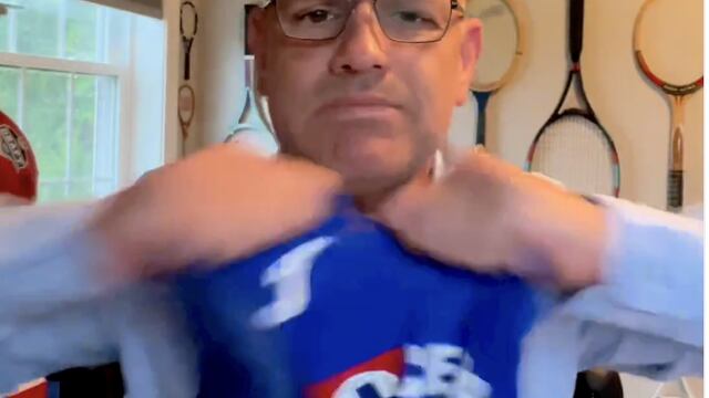 Eduardo Valera rompe camiseta de Cruz Azul