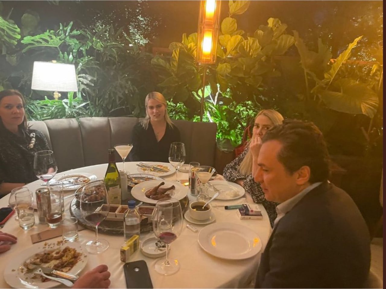 Emilio Lozoya festejaba a Lorenza Guerra