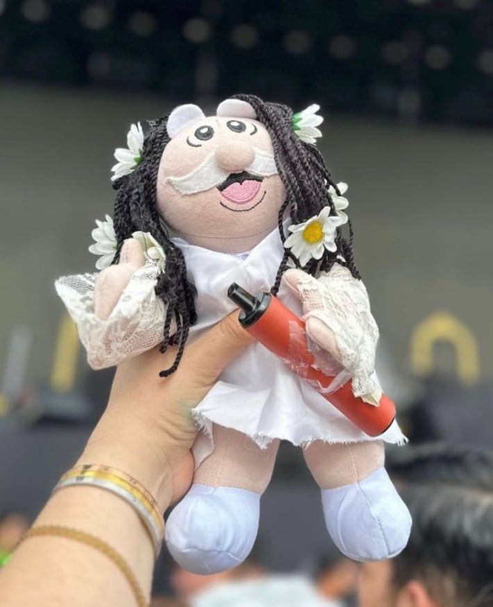 Doctor Simi convertido en Lana del Rey