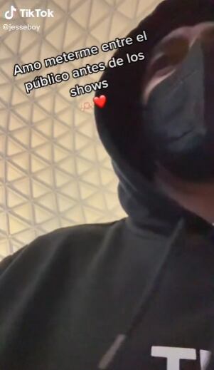 Jesse de Jesse & Joy dando sorpresa a sus fans
