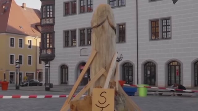 Estatua en forma de pene en Alemania