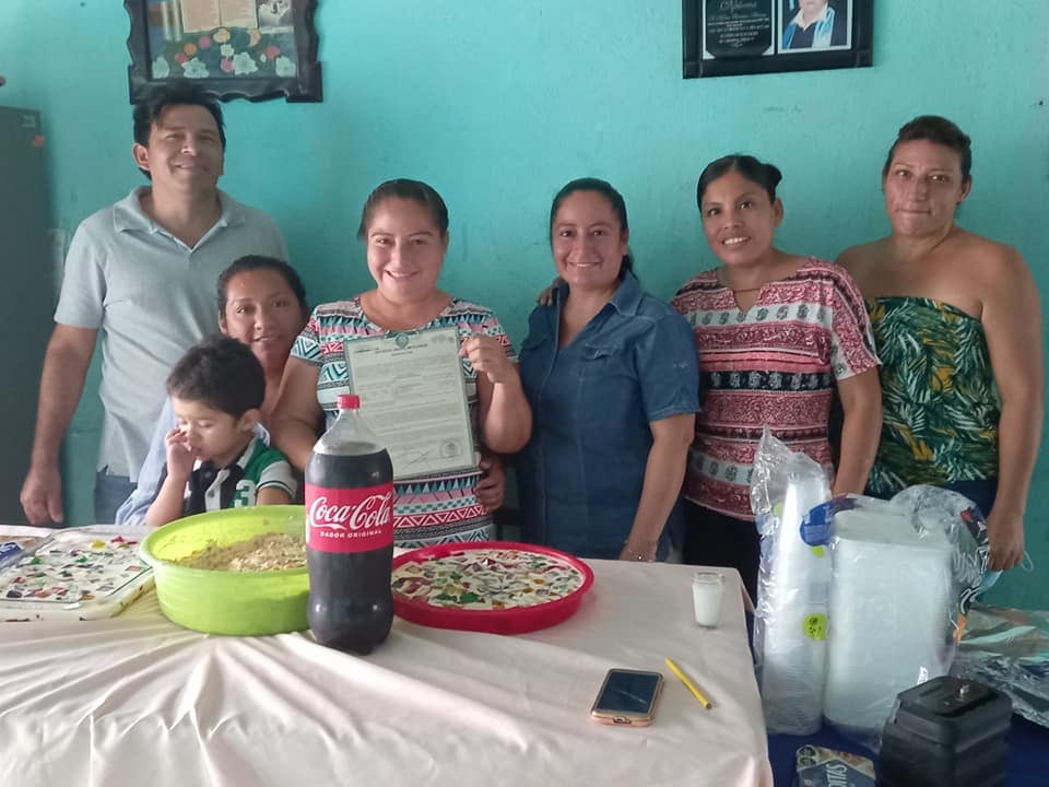 Mujer celebra su divorcio con una fiesta