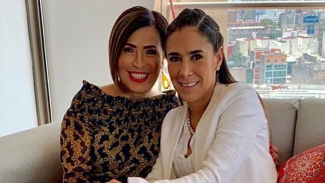 Rosario Robles junto a su hija, Mariana Moguel.