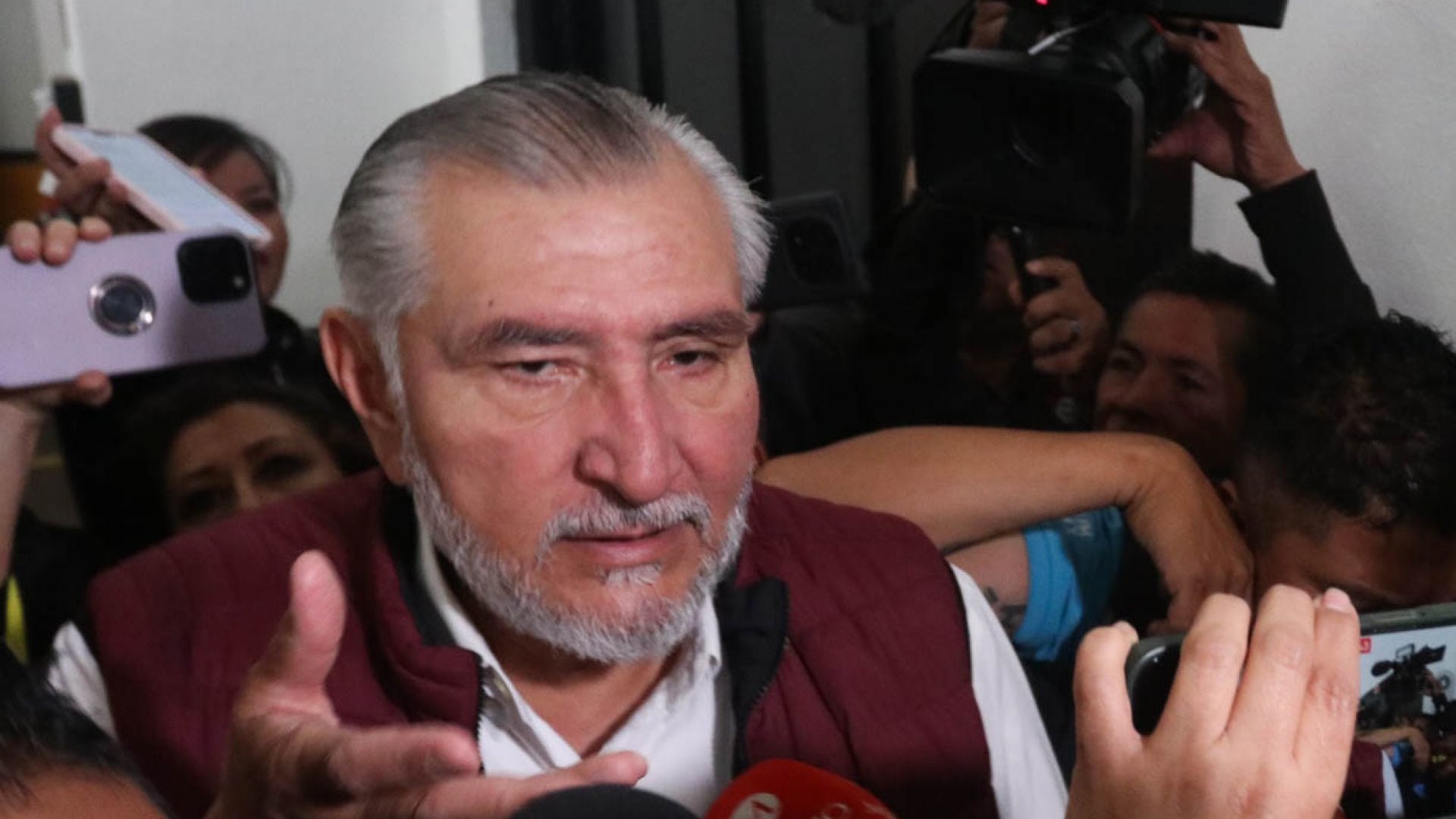 Adán Augusto López responde con burla a investigación contra AMLO por huachicol fiscal