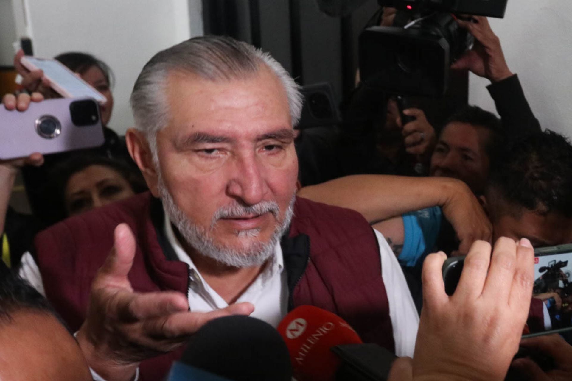 Exhiben vínculo de Adán Augusto López con el hermano de Hernán Bermúdez Requena