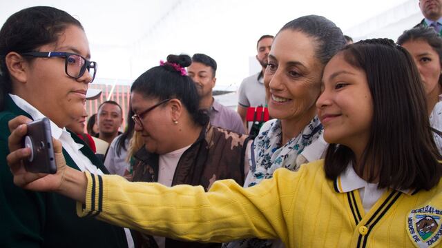 Claudia Sheinbaum Pardo, jefa de gobierno de la CDMX, acudió a la escuela Primaria Revolución