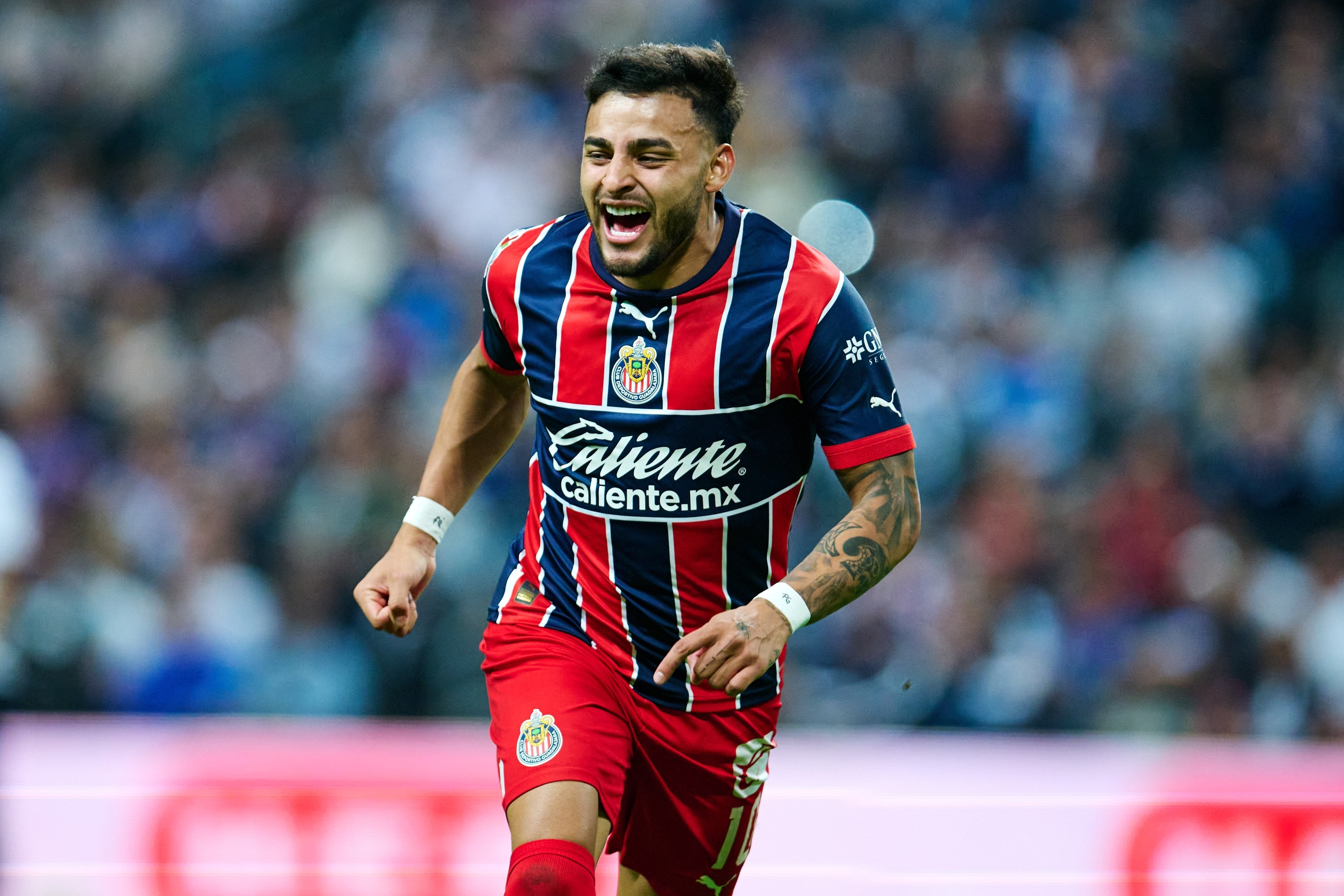 Alexis Vega se convirtió en el héroe de Chivas ante Monterrey.