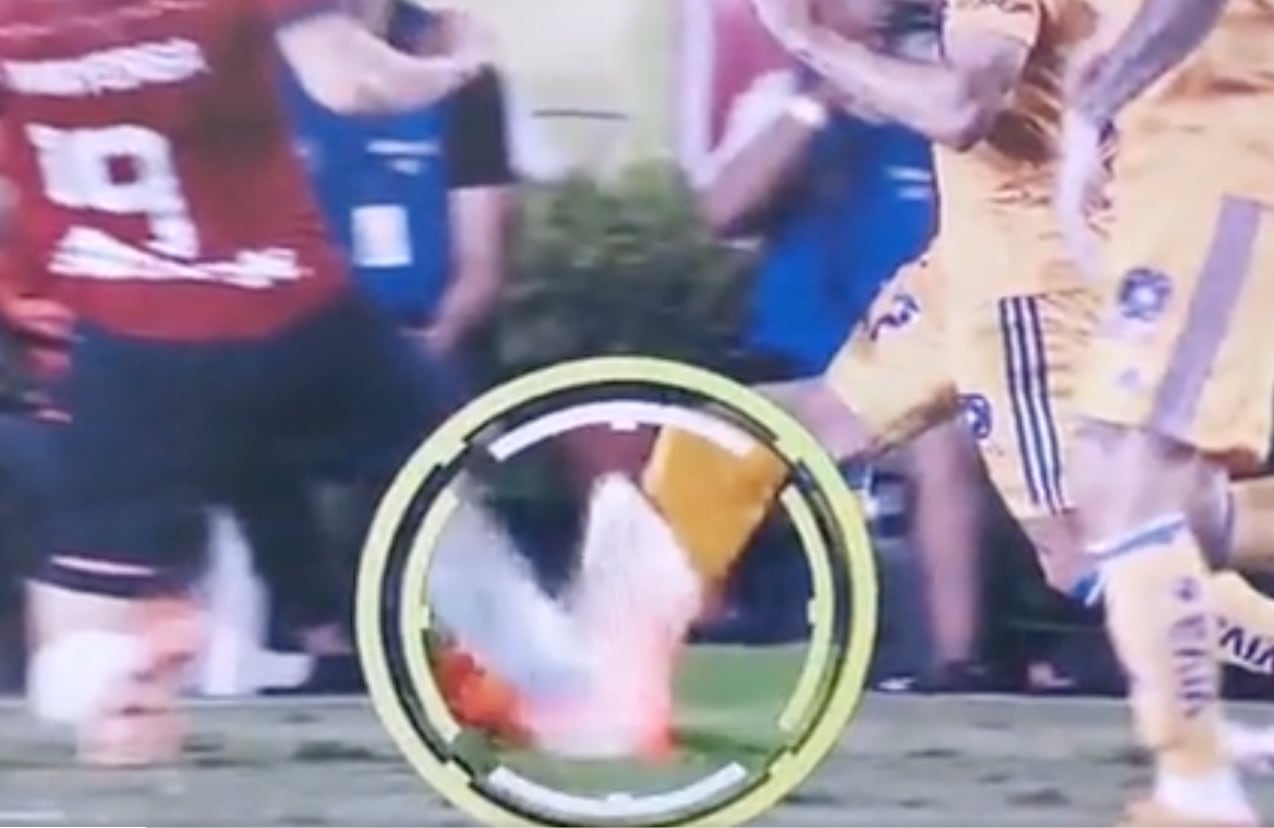 Entrada de Alejandro Mayorga a Sebastián Córdova