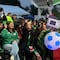 Sheinbaum alienta a la Selección Mexicana junto a aficionados en CDMX
