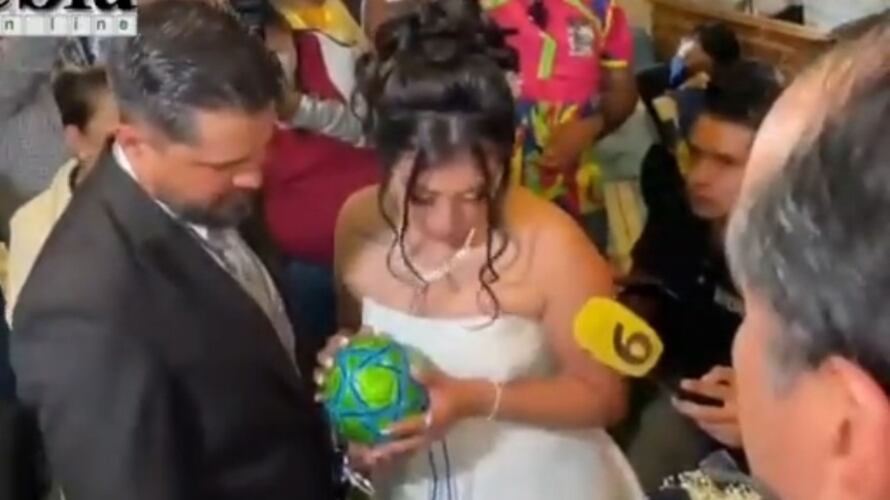 Iglesia Maradoniana de México casa a su primer pareja