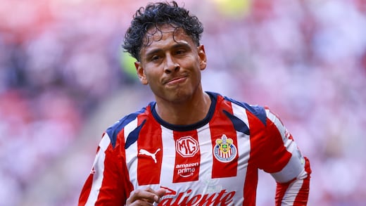 Chivas perdería hasta seis partidos a Luis Romo por lesión