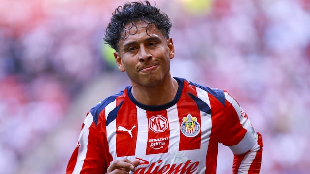 Chivas perdería hasta seis partidos a Luis Romo por lesión