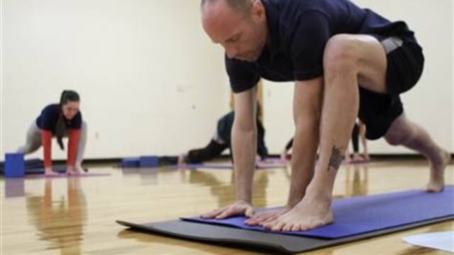 Arrestan a practicante de Yoga en avión