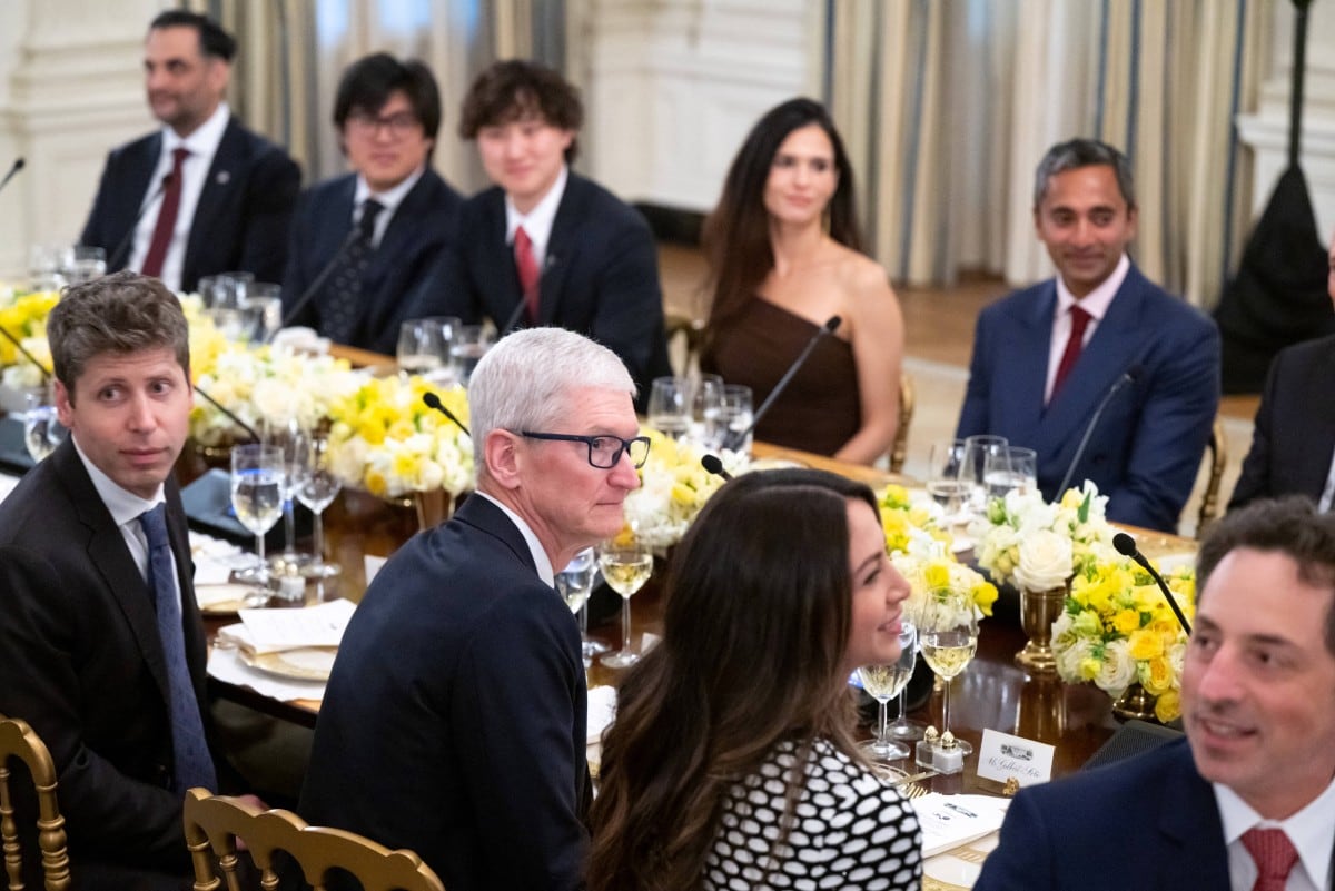 Donald Trump con Mark Zuckerberg, Tim Cook, Bill Gates y otros CEO en la Casa Blanca
