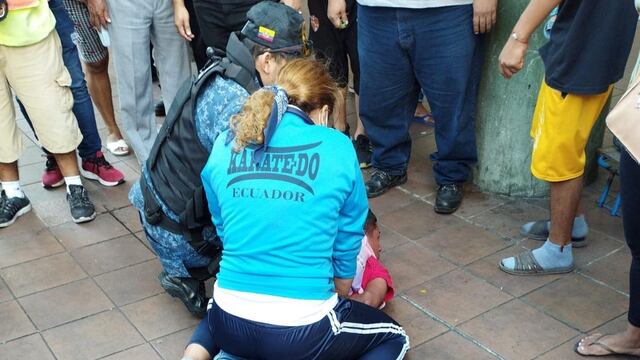 Campeona de arte marciales sometiendo hombre violento que golpeó a su novia