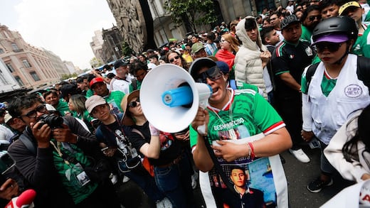 Madres buscadoras protestan rumbo al FIFA Fan Festival de Guadalajara