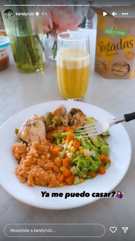 Karely Ruiz cocina arroz y pregunta a sus seguidores si ya se puede casar
