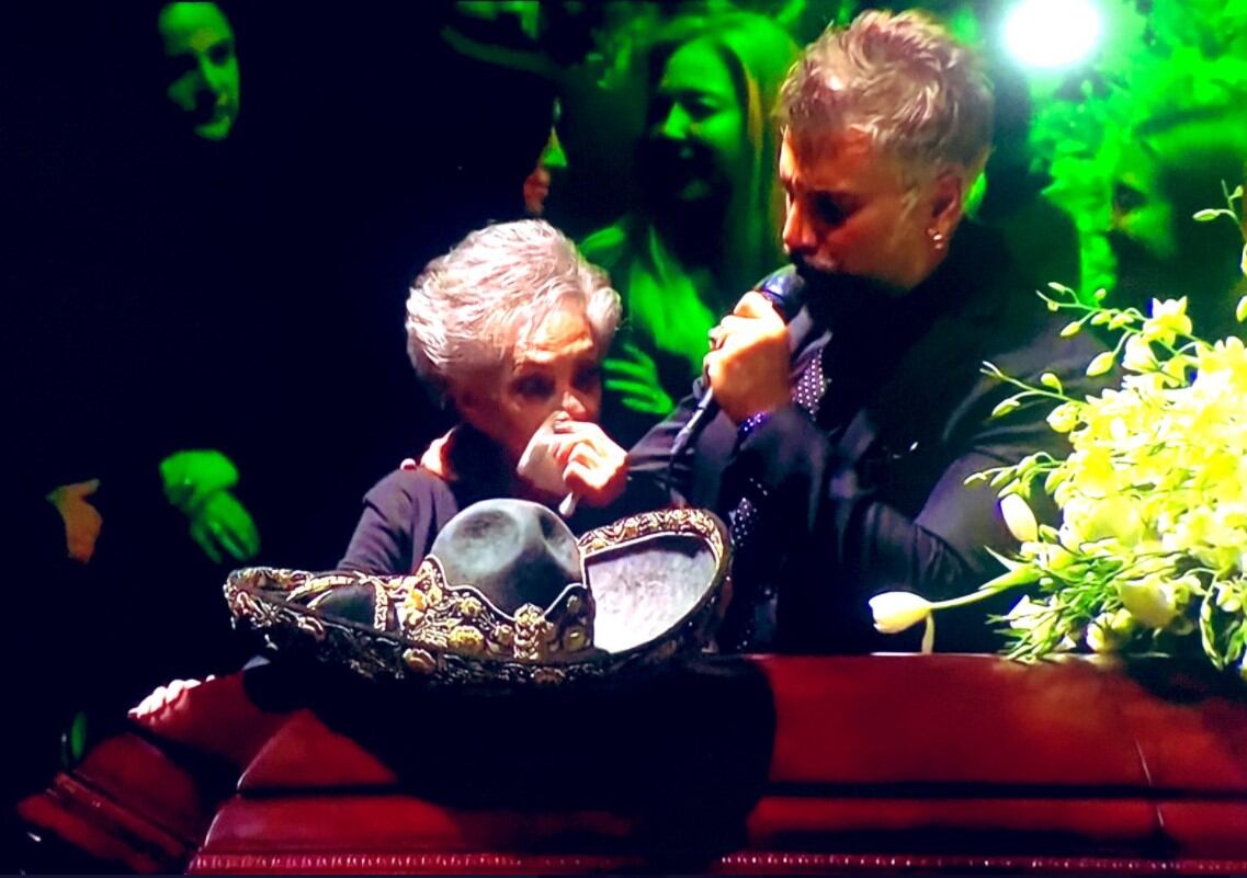 Alejandro Fernández en el homenaje a Vicente Fernández