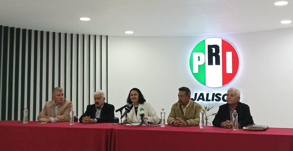 Idolina Cosío Gaona durante conferencia de prensa del PRI