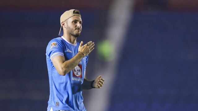 Santiago Giménez en el Estadio Azul