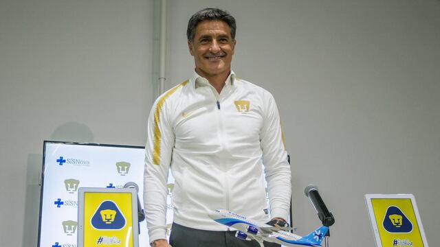 Míchel en su presentación con Pumas.