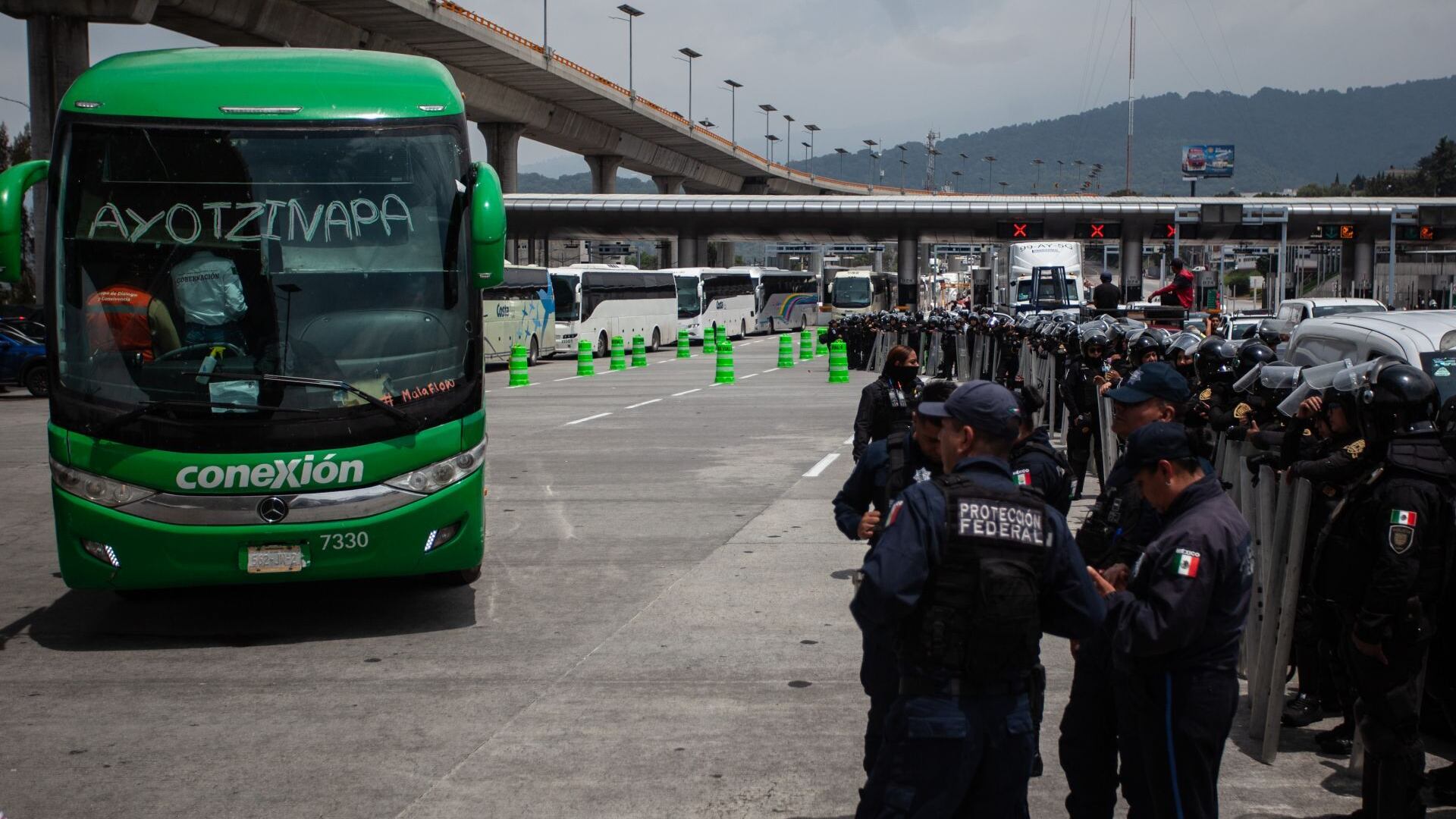 Arturo Medina habría alcanzado un acuerdo con normalistas de Ayotzinapa en la México-Cuernavaca