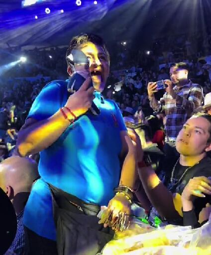 Vendedora de papas conoce a Julión Álvarez