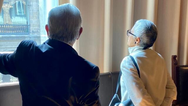 AMLO y Eugenia León en Palacio Nacional/Twitter de Eugenia León