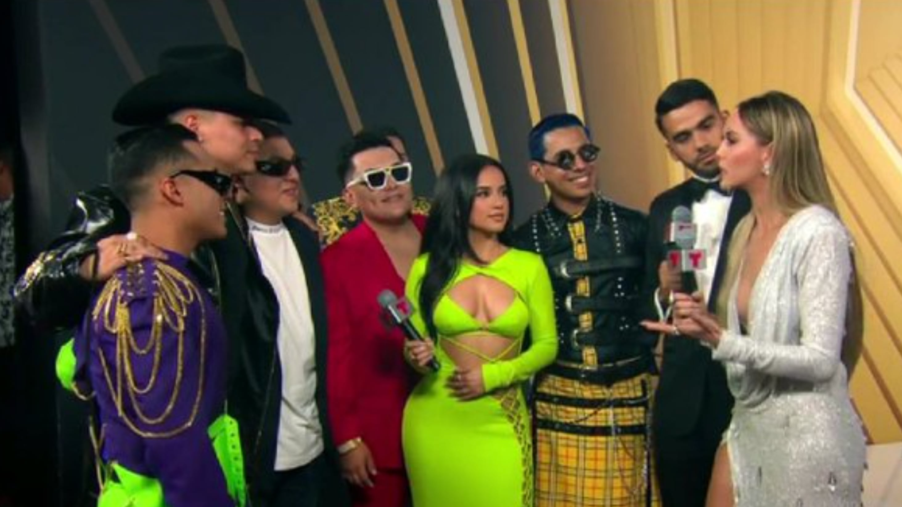 Becky G encarnó la perfección y cautivó a Grupo Firme en la alfombra roja de los Latin Billboard 2022