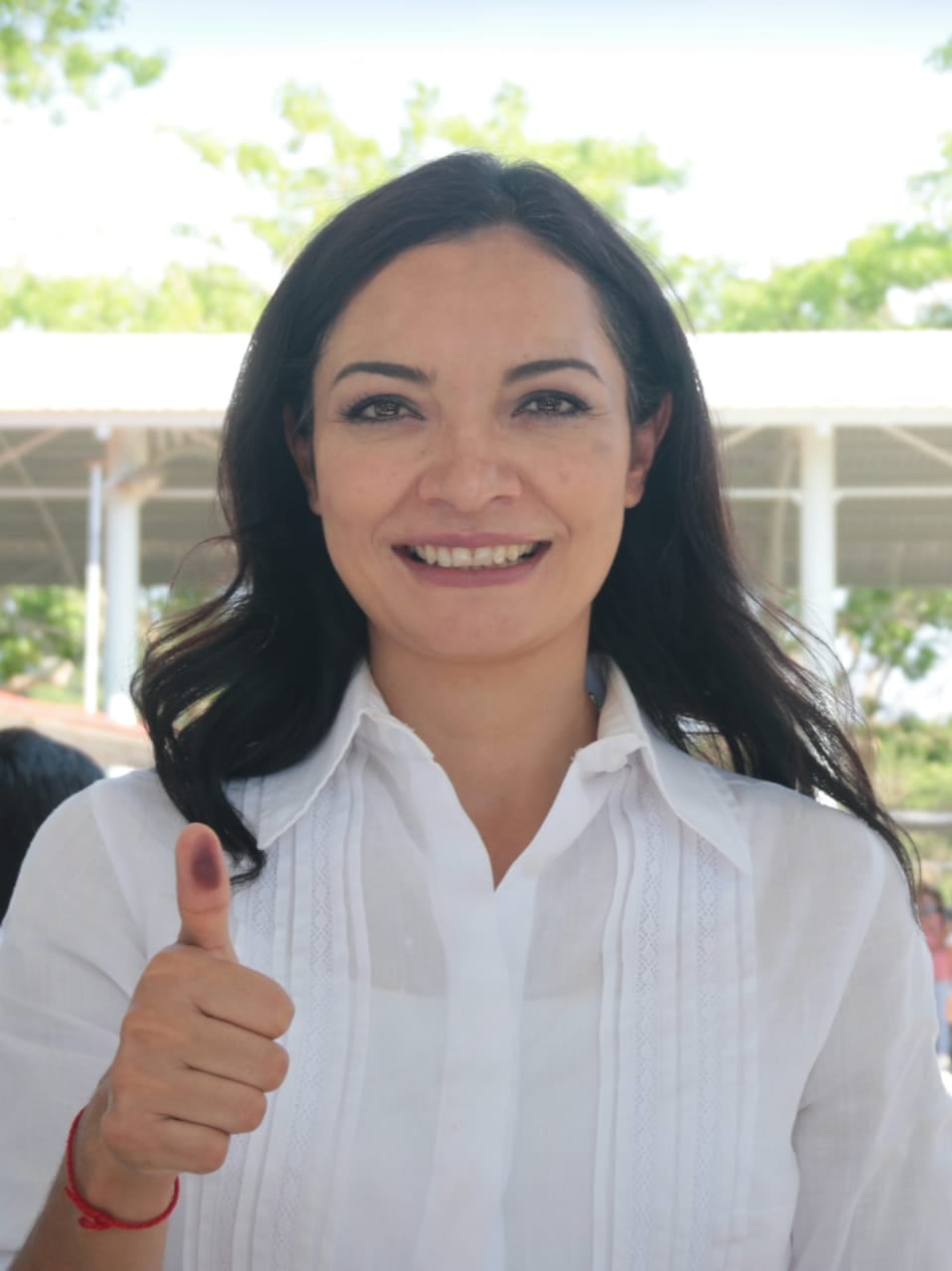 Mely Romero Celis vota en Colima